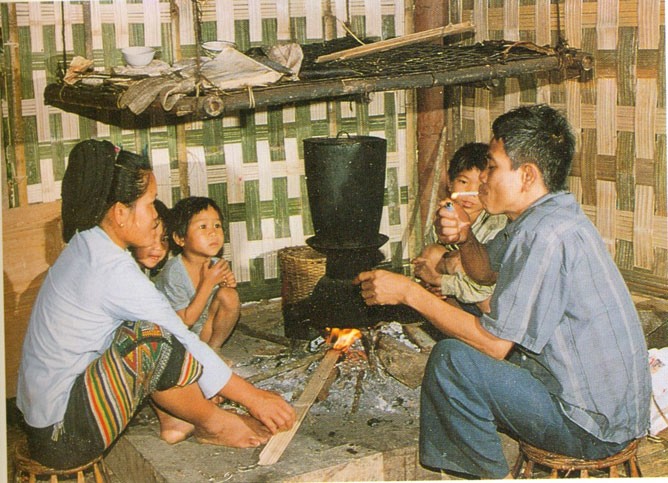 Ơ Đu ethnic people in Nghệ An province trying to preserve their mother tongue - ảnh 1
